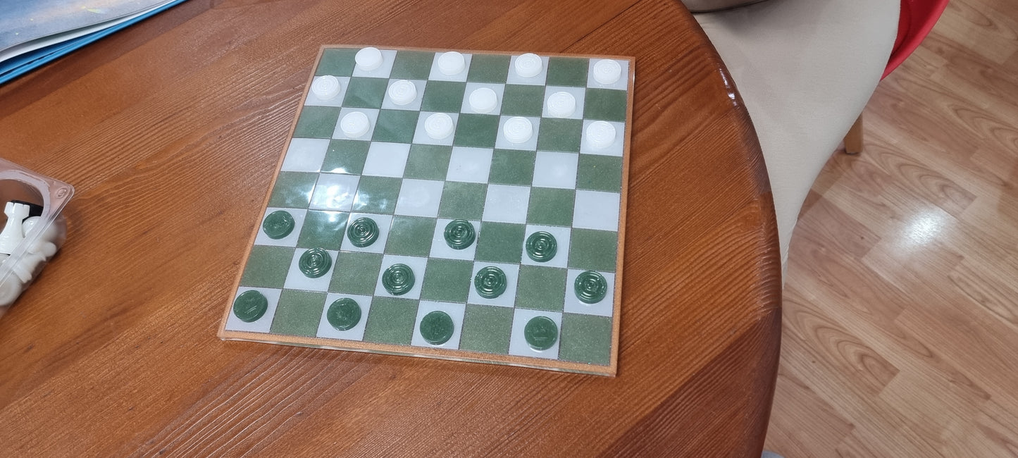 Set de Ajedrez y Damas en Resina Personalizable – Verde & Blanco