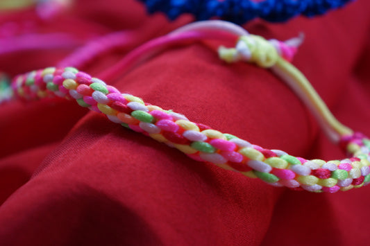 Pulseras Artesanales de Tela 8 hilos