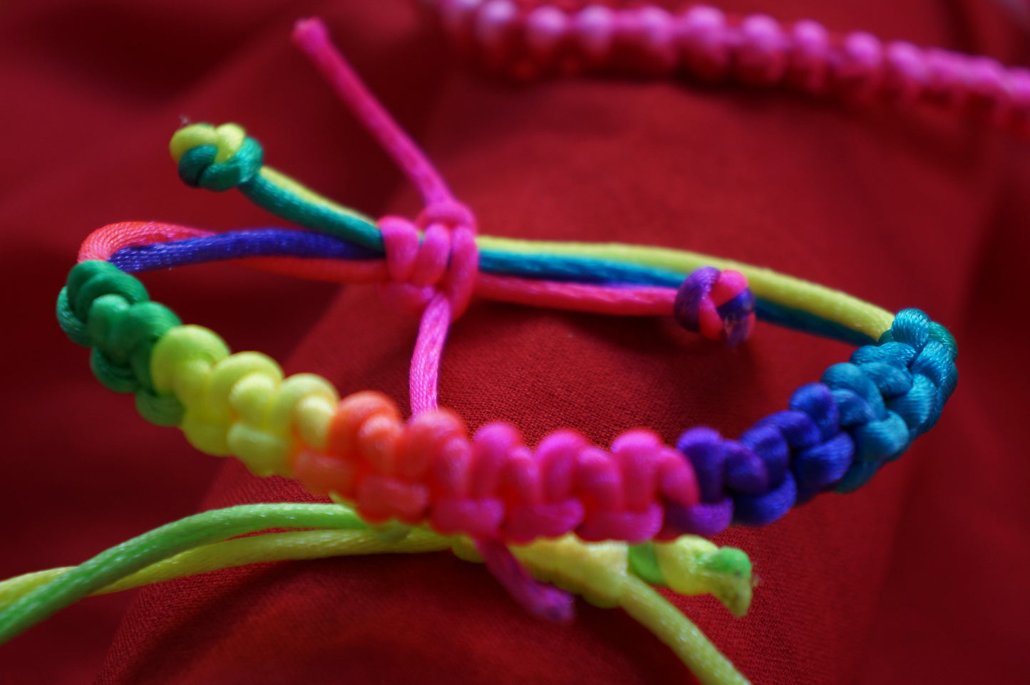 Pulseras Artesanales de Tela Arcobaleno