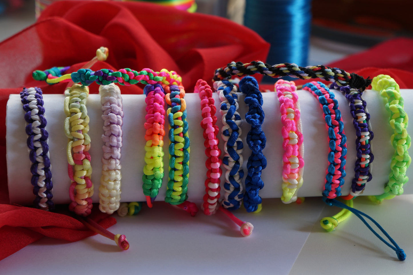 Pulseras Artesanales de Tela 8 hilos