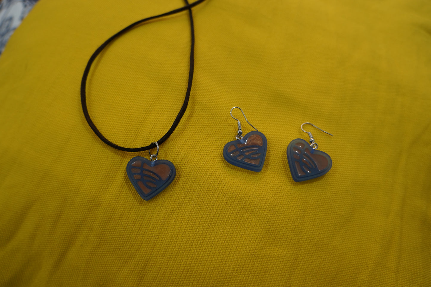 Set “Corazón Artesanal” en Resina Pintada a Mano