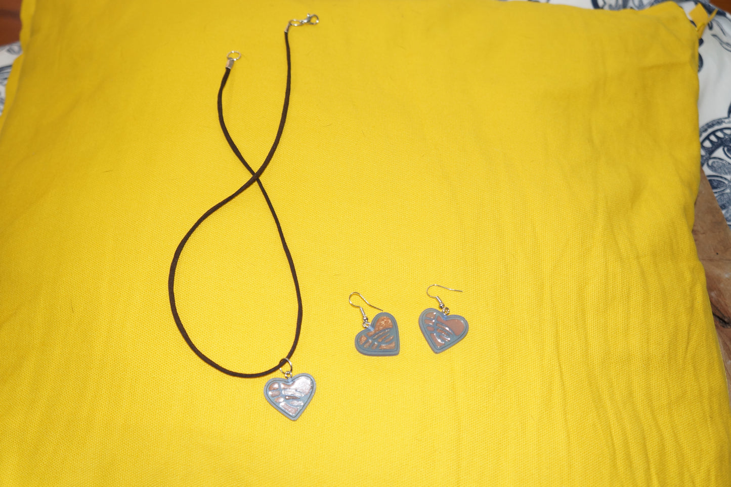 Set “Corazón Artesanal” en Resina Pintada a Mano