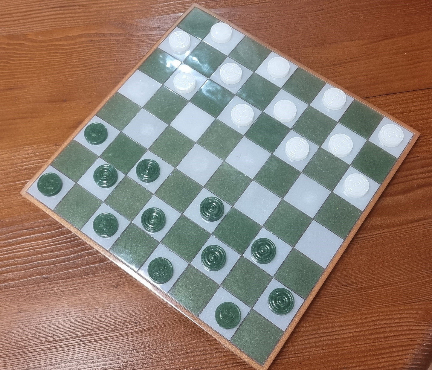 Set de Ajedrez y Damas en Resina Personalizable – Verde & Blanco
