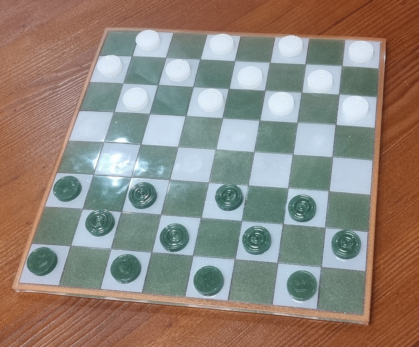 Set de Ajedrez y Damas en Resina Personalizable – Verde & Blanco