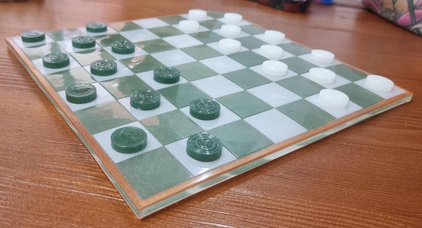 Set de Ajedrez y Damas en Resina Personalizable – Verde & Blanco
